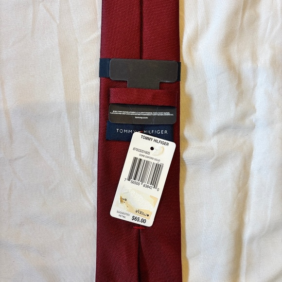 Tommy Hilfiger Burgundy Red Textured Tie – NWT – $65 Retail - Picture 4 of 7